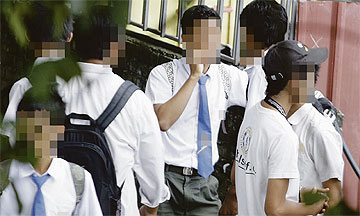 Siswa yang Merokok dan Pakai Smartphone Dilarang Terima KJP